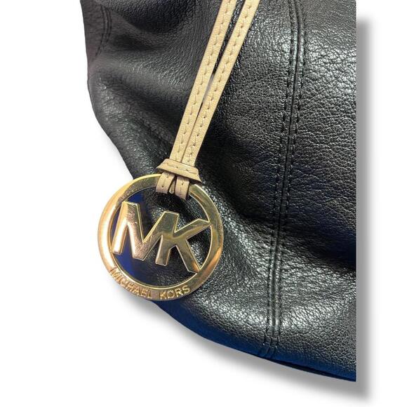 Michael Kors Astor Pebbled Leather Tote Bag Black Beige Trim Gold Logo Charm - Picture 4 of 11